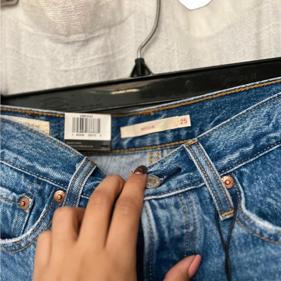 NWT LEVI’S Wedgie High Waisted Destroyed Denim Jeans - Picture 7 of 12